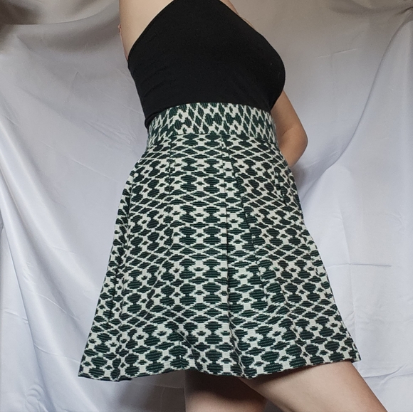 Banana republic patterned green pleated skirt size 0 - Picture 6 of 7